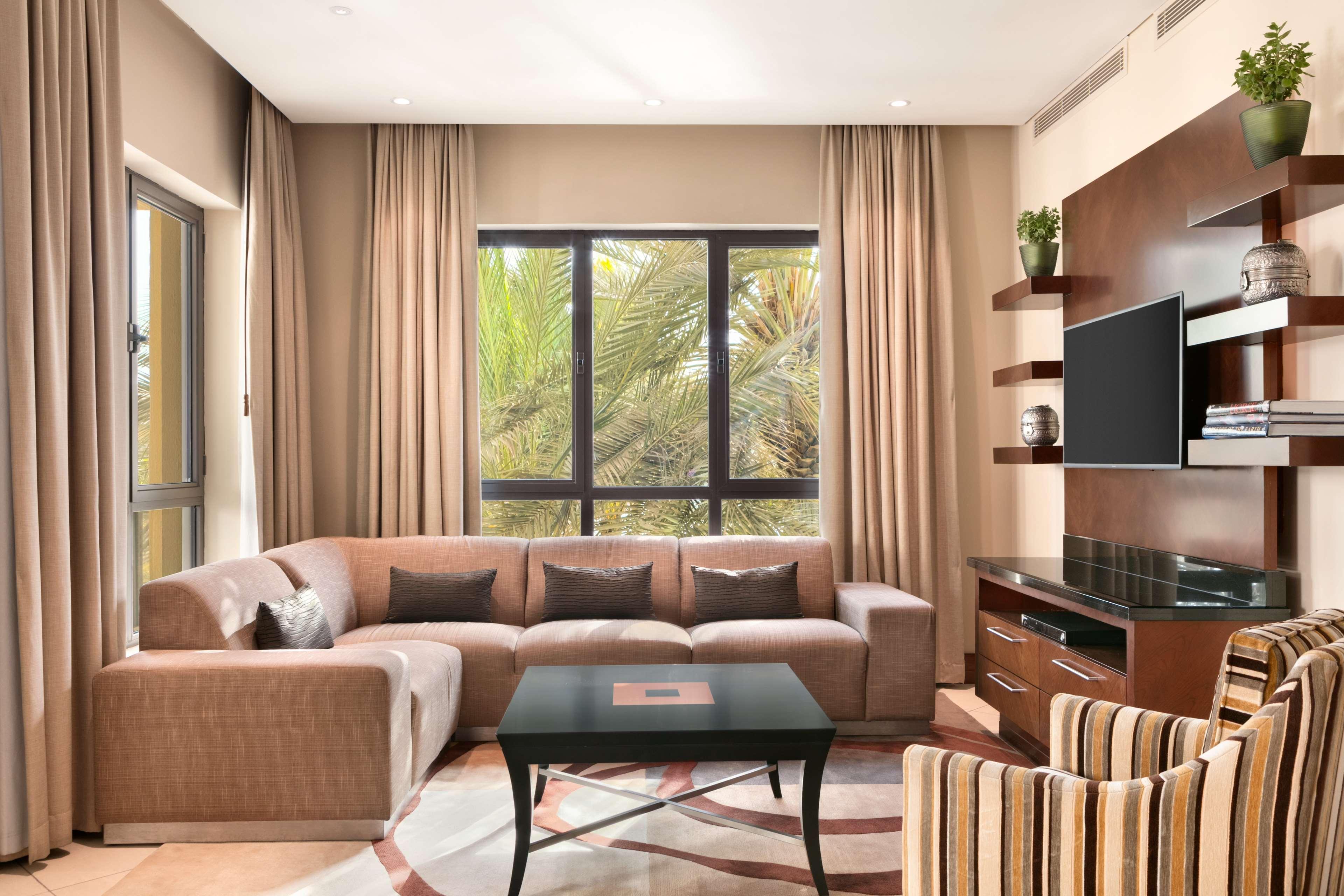 Shangri-la Qaryat Al Beri, Hotel