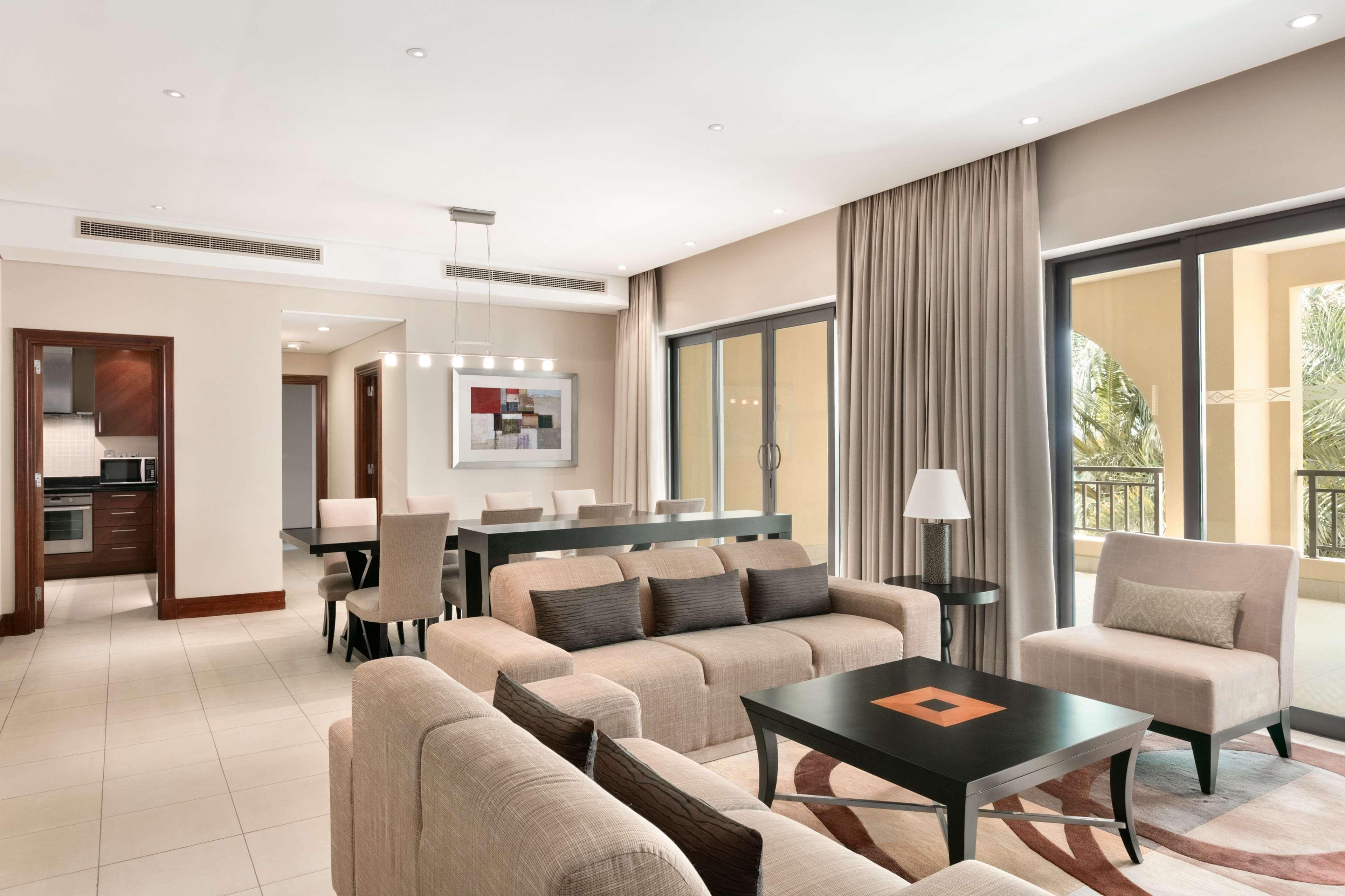 Hotel Shangri-la Qaryat Al Beri,